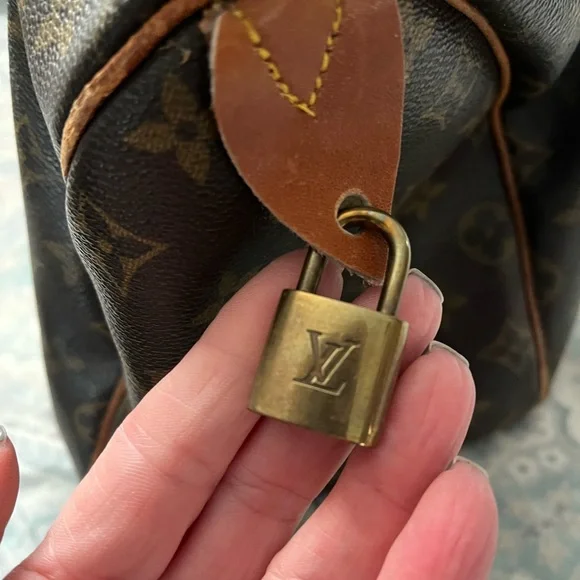 Authentic Louis Vuitton Speedy 30 - Picture 9 of 11